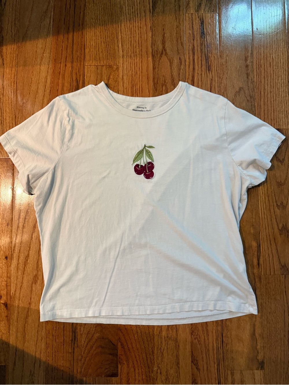 Abercrombie & Fitch Cream Crewneck T-Shirt with Cherry Embroidery - Size L